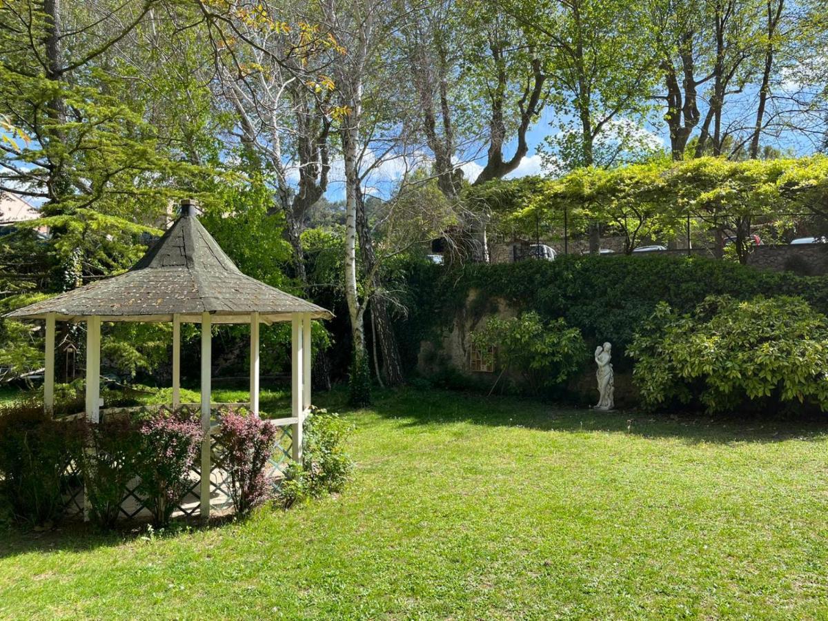 Le Vieux Moulin De Jouques Bed and Breakfast Eksteriør billede